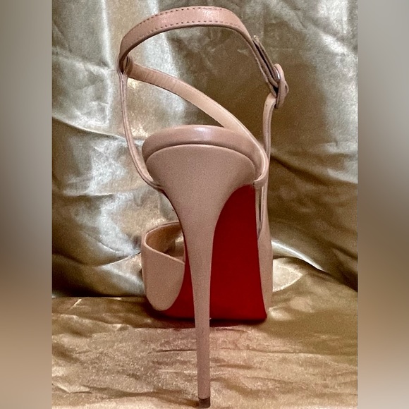 Christian Louboutin - Picture 4 of 8